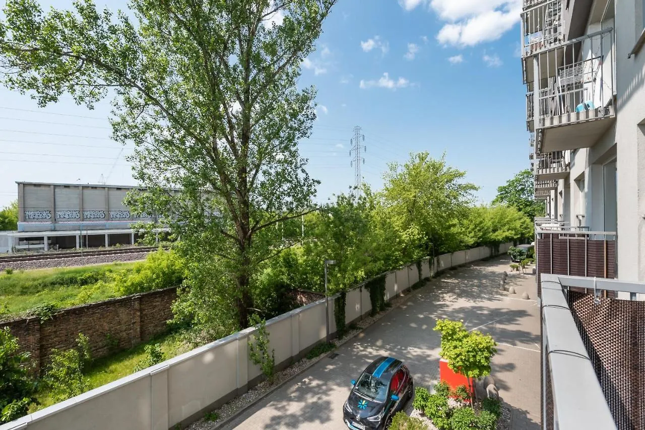 Wola Sokolowska Standard Apartment 바르샤바